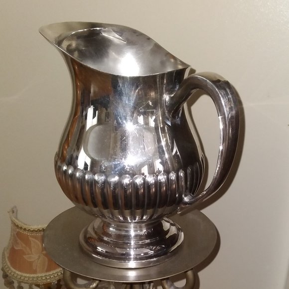 Elegant Vintage Water/ Milk / Juice / Flower Holder, Made in Canada - Picture 1 of 3